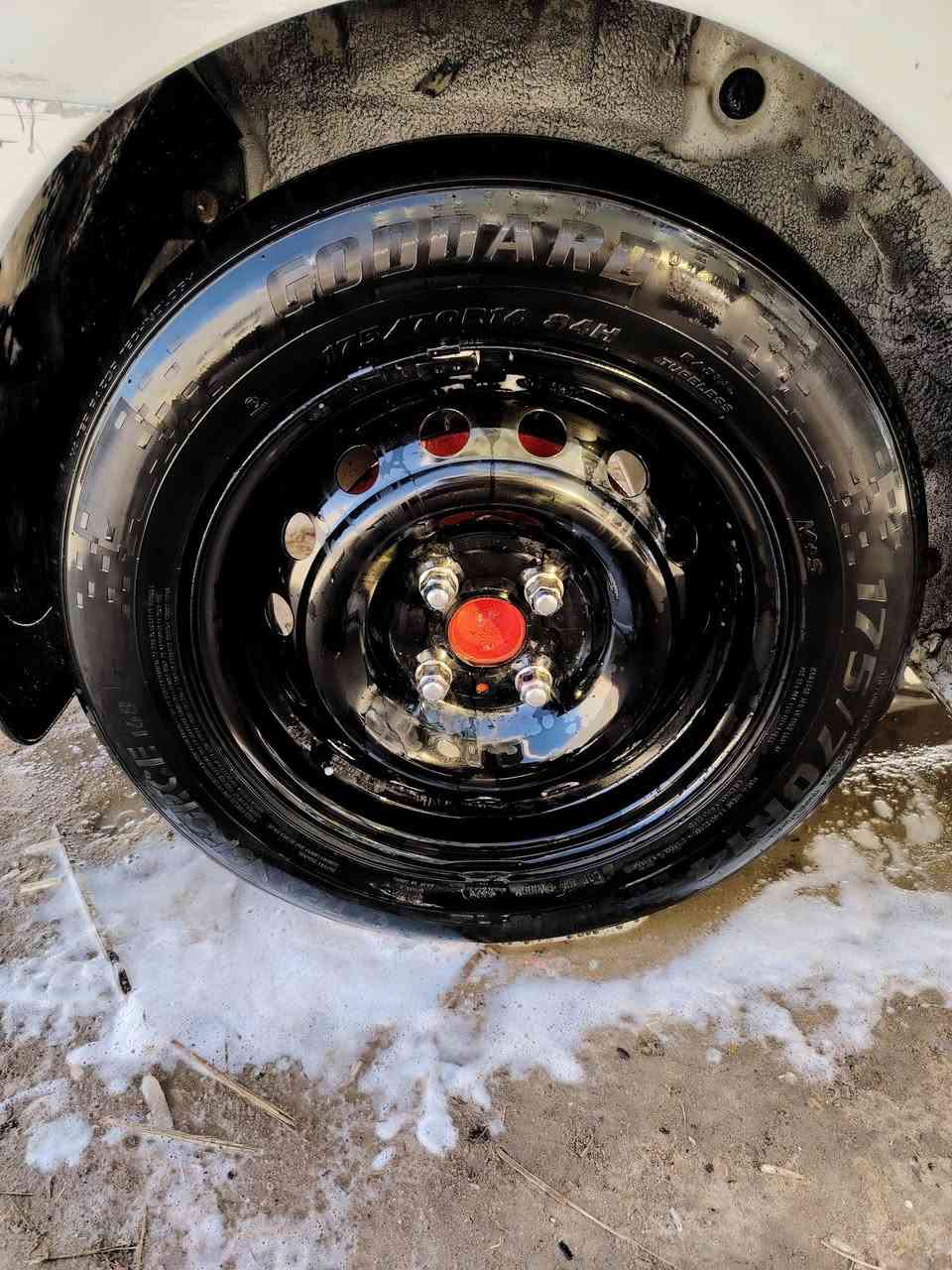 السلام عليكم» ويل عادي» حجم 14»البيع 
الوياله جدد وصبغه جديده 
وتايرات نص عمر» مكان السماوه
***********
***********
