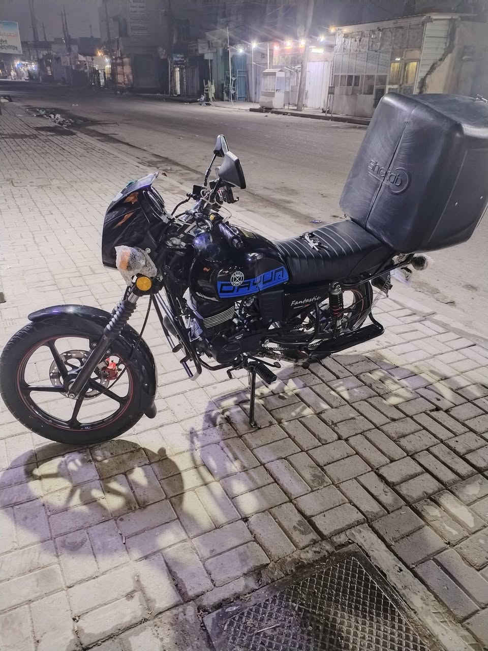 دايوان كلاسك 2025 نازله قبل شهرين للبيع مستعجل عليها مرقم سليمانيه ورقم مو ب اسمي ب اسم لشركه بعدني مامحول. مكلوب بيها مره وحده ومابيها فقط زلوغ بسيطه جدا لشراي يجي خاص ولمو شراي لايتعبني فضلا وليش امرا 💙  رقم ***********.ولزلوغ لبيها مئشر عليها وكل لهلا بل شراي.  لسعر 2250.وبيها مجال حك لجيه
