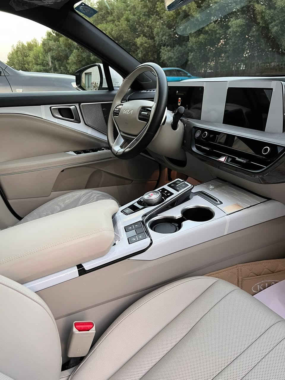للبيع ..
كادينزا K8
موديل 2024 
ماشيه 15 كيلو متر فقط وضع زيرو
فول مواصفات vip
ضمان شركه الدوليه حصرا 
مكفوله كفاله عامه شرط 
سعر مناسب 
٢٧٧ ورقه مع مجال جدا بسيط
مكاني بغداد حي الجامعه
***********
