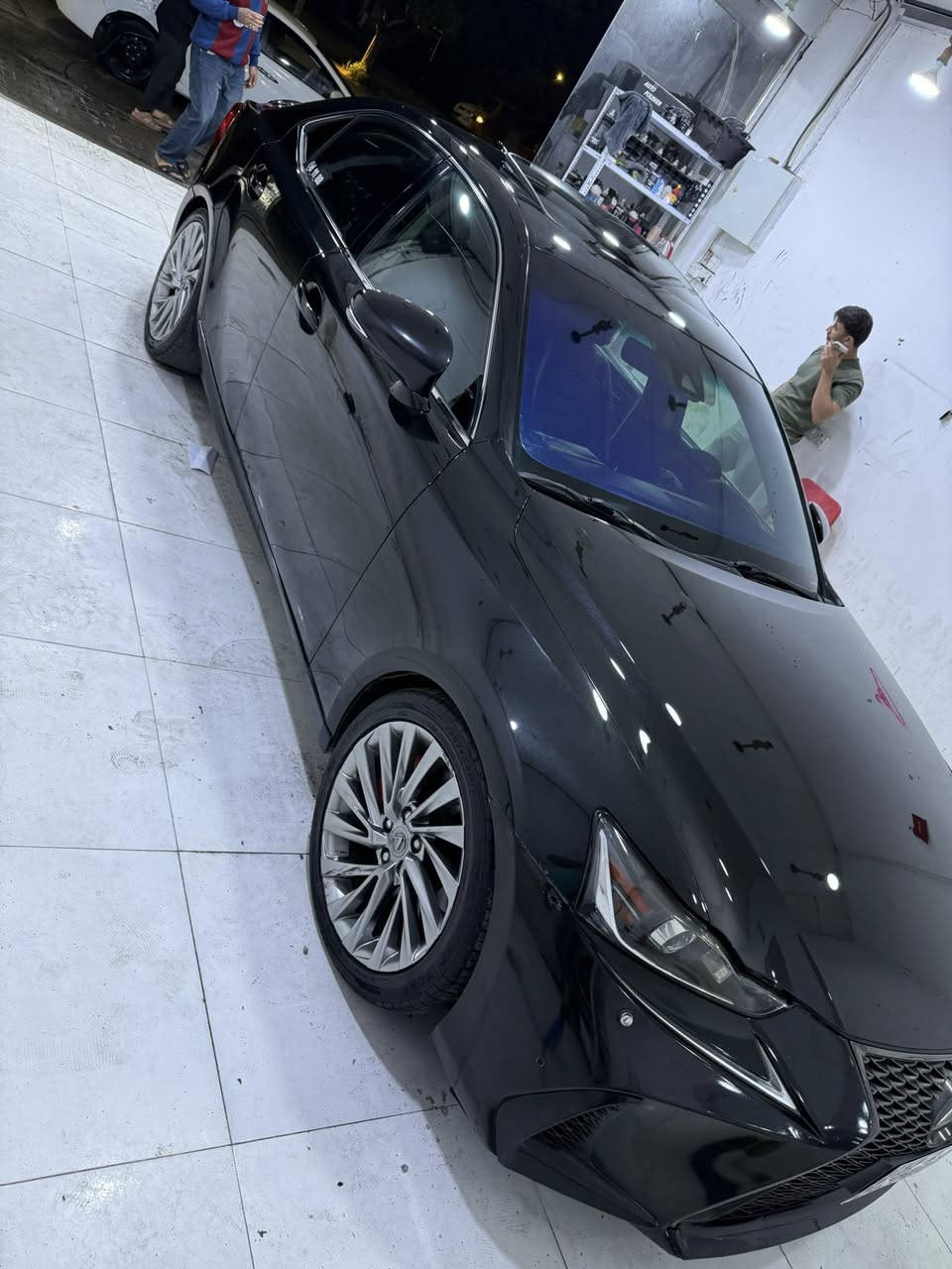 لكزز ٢٠١٧ فول مواصفات للاخير لمتد جاهزه من كل النواحي حادثها فقط بنيد بدون ايرباك جاملغ سرقه اي ضرر داخلي مابيها جميع الايرباكات سليمه كير مكينه حداده تبريد تخم تاير كهربائيات كلهن تمام والحمد لله مكينه ٢٠٠٠الفين تيربو  رقم اربيل الجديد بيع او مراوس السعر ب١٨٥$ وبيها شي قليل السياره جديده وحلوه احلى من الصور بيع او مراوس مكان السياره بصره استفسار ***********
رجاءا اذا تشوف السعر غالي اعبر المنشور لاتقيس بالمهجومات وحادث قويه سياره كلها بلاد وجديده
