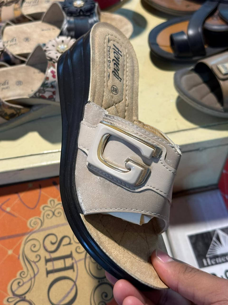 #جــــمــــلِــــه_فــــقــط_لاصِــحاب_الـِـمولات_والـــبيــجات_والــمحــلات_كــافه
#جــــمـــلـــه_فـــقط_ليس_لدينا_مفرد
#عـــروض_خـــاصــه_مــنافسه_للــسوق_فقط_لـــدى

         ((مجمع الفرسان للجملة وگالة Aso ))

 للحجز والاستفسار على قناه #التلي https://t.me/Asooasr1
             🚫 للجملة فقط 🚫
      اقوة واحدث الموديلات  لسنة. 2025 
  اسم #الفرسان كبر بيكم وياكم بل مصداقية والامانة 

#أحذيتنا تجمع الأناقة والراحة – للنساء،والرجال، والأطفال… خطوة بثقة ترضي كافه الاذواق$

2️⃣ احذية وبوتينات مدرسية 
3️⃣ احذية رجالية ➕ نسائية (تشمل جميع الاعمار )
4️⃣سلبرات رجالي ➕ نسائي 
5️⃣ شحاطة رجال نوعية ممتازة 
6️⃣ كل ماهو جديد يتوفر لدينا🧳 
7️⃣ صندل رجالي ➕ نسائي 
8️⃣ احذية اطفال وحديث ولادة 
🚫 تنويه يوجد اكثر من 7000ايتم وموديل 
📱 للاستفسار ع رقم  
📱***********📲📲
📱كروب النشر اليومي #تليكرام https://t.me/AKiraq10 🟢 👇🏼
كروب #الفيس_بوك  للانضمام والنشر اليوم https://www.facebook.com/share/g/1BNRysLa6i/
