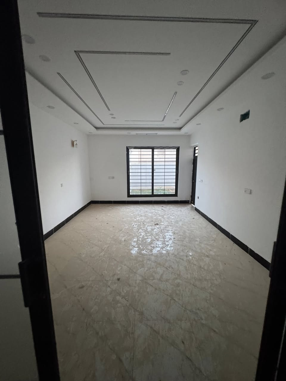 دار للبيع 185 متر زراعي
حي الواسطي خلف محطة الواسطي 
التفاصيل الدار  اتصال على ارقام التالية 
***********
***********
