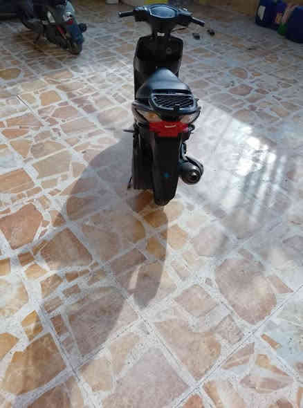 السلام عليك للبيع دراجه ادرس ياباني نوزل 120دراجه نضيفه خير من الله لا تنقيص ولا تبخير ناعمه نضيفه ما بيها اي نقص كله شغال نكره سلف هندر شلعه ومعدل كهربائياتها شغاله دراجه ما بيها اي نقص السعر 450 وبيها مجال مكاني بغداد مدينه الصدر الاورفلي رقمي ‏‪0773 562 0953‬‏
