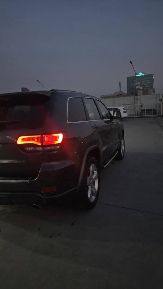 السلام عليكم للبيع او المراوس حسب القناعه 
جيب كراند شيروكي بلاك توب موديل 2015 
مواصفات البلاك توب والسياره بيها فتحه شاشه - كبيره -  كشنات كنتاره - جنطه كهرباء 
السياره بيها صبغ ٥ قطع ٣ مال الحادث جاملغات وبنيد مثل ماموضح بصوره الحادث وقطعتين باب وجاملغ خلفي جهه السايق اثر دراجع انصبغن شويه بس معجون بالباب 
السياره باسمي تحويل ثاني يوم 
ال ١٥ يشتغل على البانزين العادي للي ميعرف نو مثل ال ١٦ وفوك لان محرك امريكي رخيص مو ايطالي غالي ويريد بانزين محسن 
نقصها ربل مكينه ( دجات مكينه) 
السعر ١٧٥ وبي مجال 
مكاني البصره الاربع شوارع 
*********** البصرة, العراق
