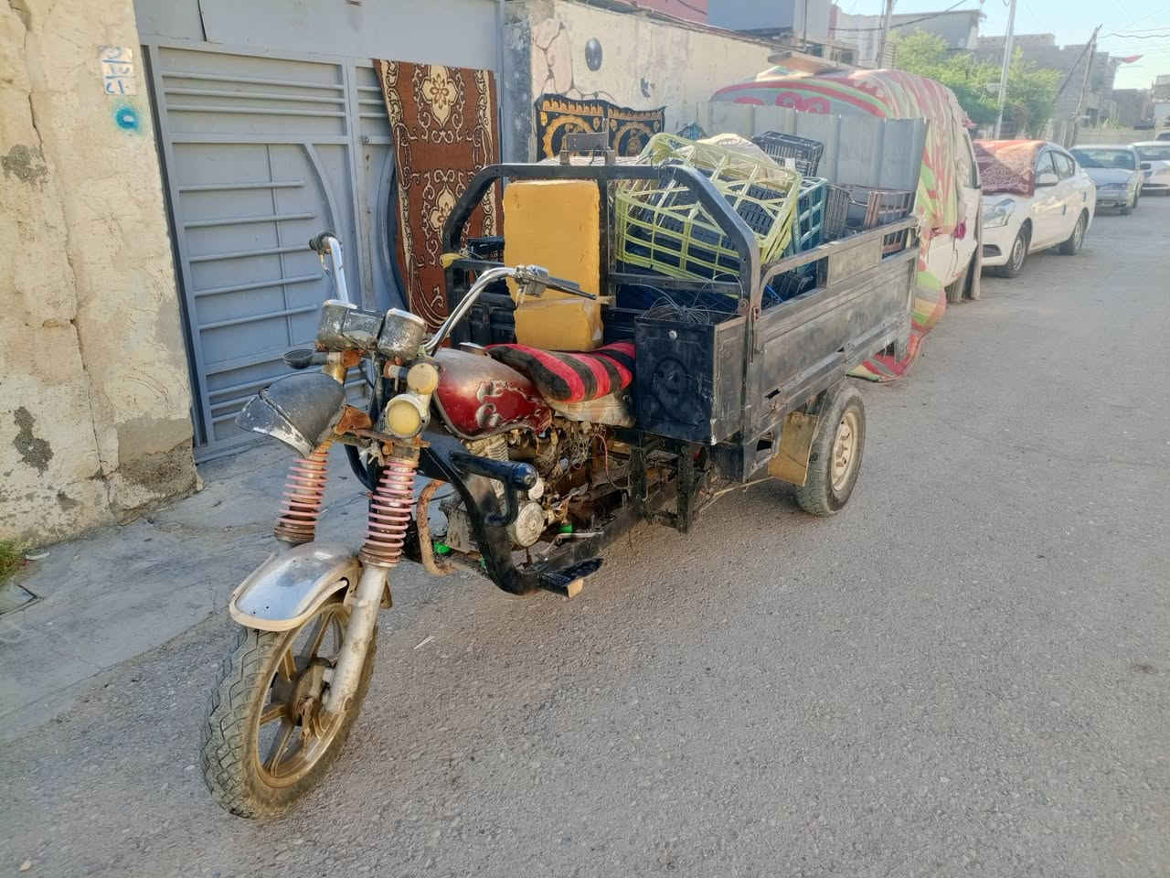 السلام عليكم شباب هاي ستوته للبيع بدون اوراق كفلكياه من السرقه مكاني بغداد بابو الشام اللي يريدها يتصل علي او سعره 450 وبيها مجال حق الجيه يراسلني على الواتساب هذا رقمي ***********
