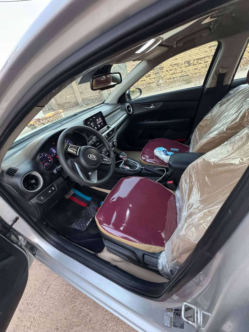سلام عليكم للبيع لسعر ١٢٠ وبيه مجال للناس طيبه      ***********
***********
 كيه فورتي 2020  وارد امركي حادثه بنيد وربع جاملغ والباقي مكفول كفاله عامه ضربه  وصبغ ومحرك وكير وحداديه وتبريد وتخم تاير خير من الله السياره كلش جديده  مواصفات محرك 2000دوش وكير ايتي  المرغوب 6نمر شاشةكامره تحكم استيرن ويل كب كروم تحديد مسار ماشيه  100 الف حقيقي رقمه بغداد دولي تحويل  يمته مايعجبك  (مكان كربلاء طوريج )
