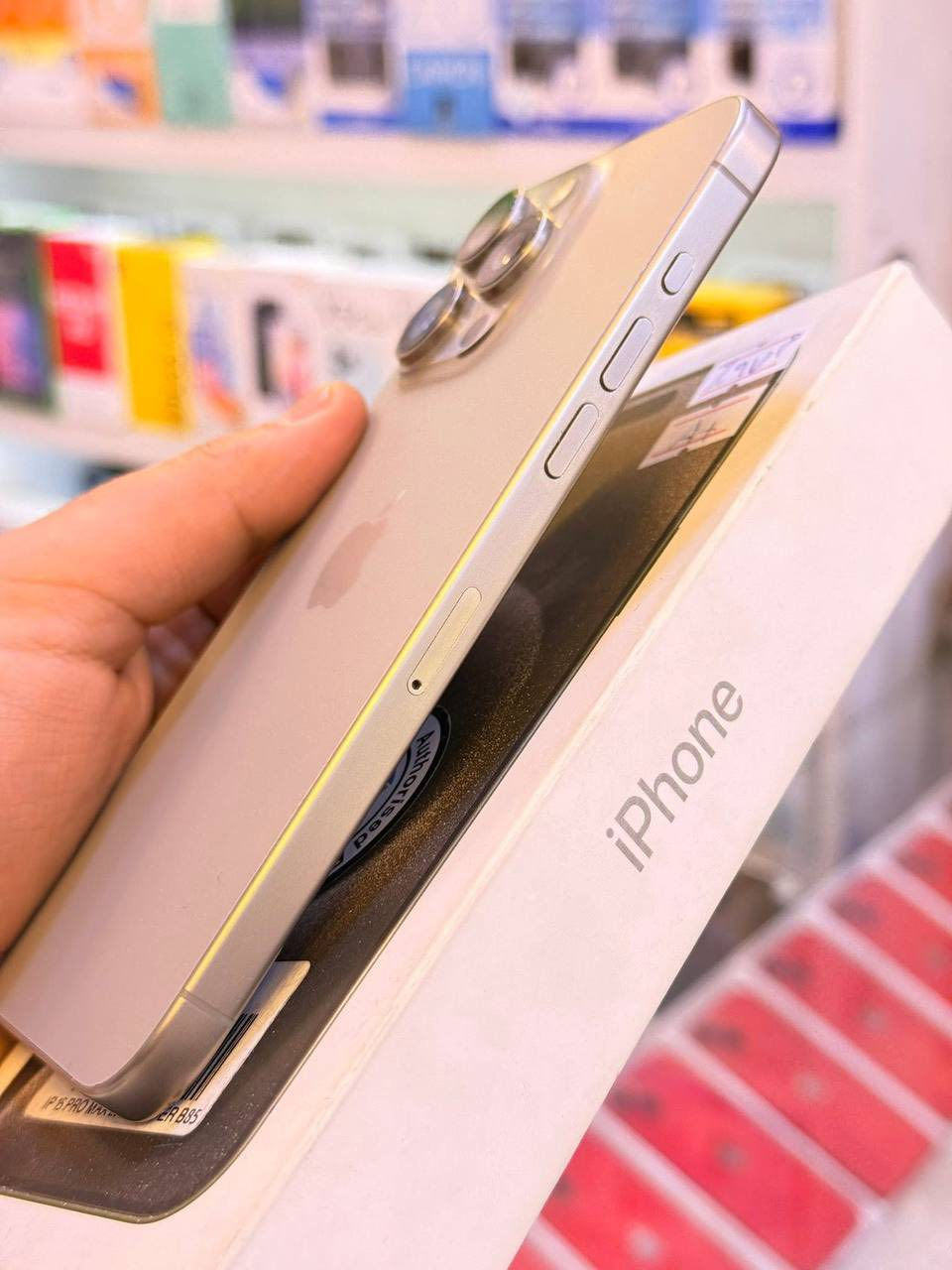 ايفون15برو ماكس ذاكره 256بطاريه 97‎%‎جهاز اخو جديد زلغ واحد مابي وتر بروف جهاز بمعنه كلامه نضيف هوه جديد سوه عربي شرق اوسط اصلي ضمان ماستر لا مفتوح ولا مصلح ملحقات كامله سعر 1075الف قفله من الاخير 
بغداد البياع

***********
