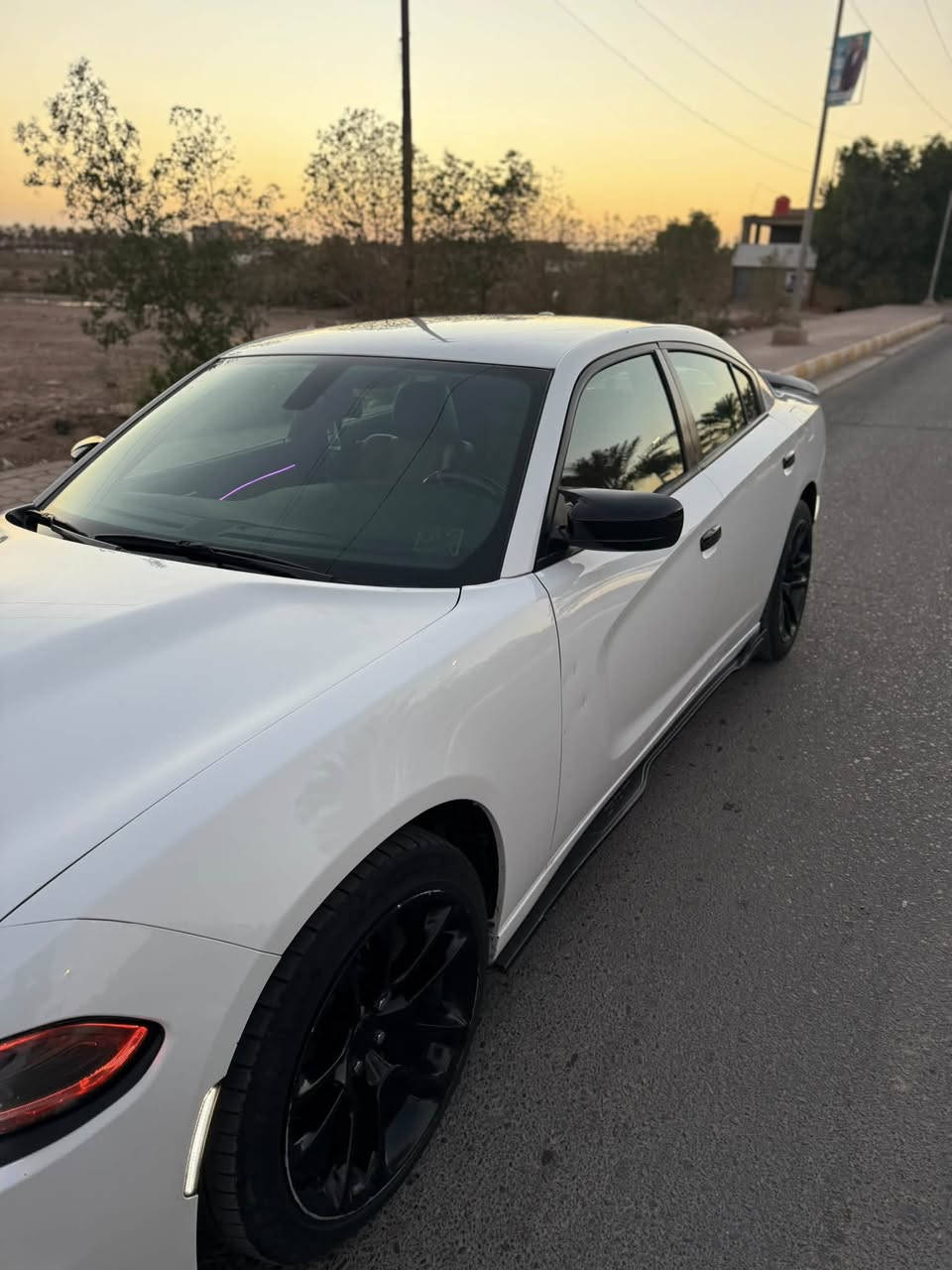 السلام عليكم
جارجر 2019 خليجي sxt كفاله عامه من لصبغ ولضربه 
بيها بارد فقط كد شبر بلباب 

عليها كت كامل srt محدثه واغراضها القديمه موجودات 
غرفتها عليها تغطيس كاربون فايبر 
واناره داخليه زرع متعدده الالوان 
مكينه وكير كفاله 
ماشي 63 الف فقط
الجنطه مالتها دبل كود يعني مصبوغ مرتين من الشركه 
معروضه ب 248 وبيها مجال 
مكانها بغداد زيونه 
***********
