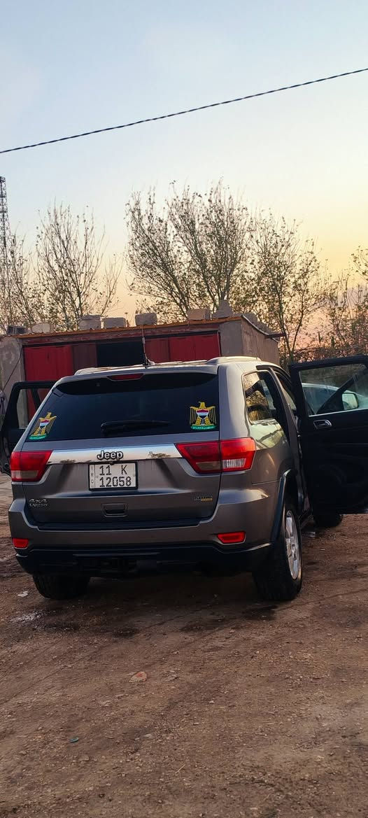 جيب لاريدو موديل ٢٠١٢ حلوه ونضيفه ماتخسر عليها برفي سونار موجود شوف بعينك 
مراوس فقط بجارجر حتلو مصبوغه عام بس كون نضيفه 
***********

