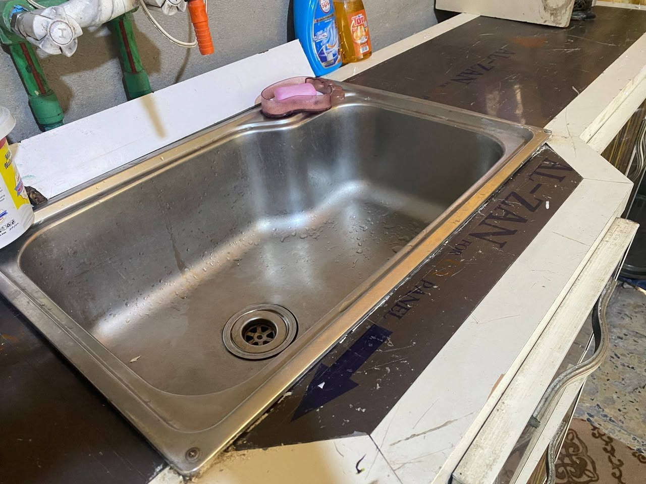 للبيع السعر ٢٠٠ وبي مجال قليل الشراي يتصل *********** بغداد الرشاد
