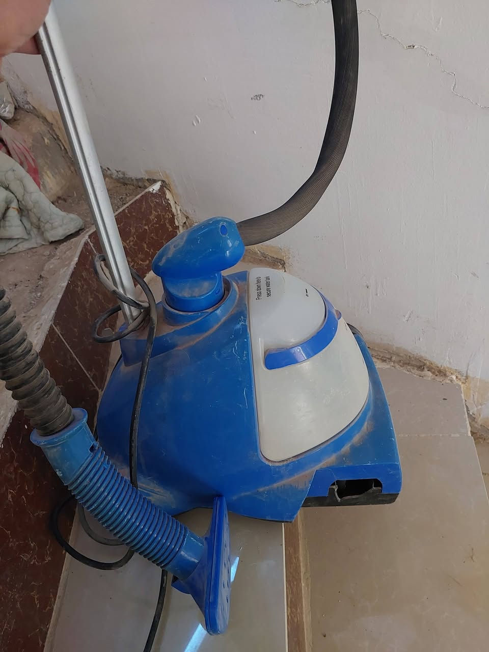 السلام عليكم هاي غراض
كيبل ١٤ متر ٤٠ الف نضيف كلش 

كيبل ٢٠ متر ٦٥الف  بيه توصيله 

مكو بخار مالت باله شرط الشغل بس نقغص تاير 

سبورت لايت عدد ١٥ نضيف القطعه الوحد ٤ الف 

فانوس مالت باب خارجي كلش جديد العدد ٢ ويهن قطعه داريه مثل الطوب تصير على الجدار ٤٠ الف 

***********
