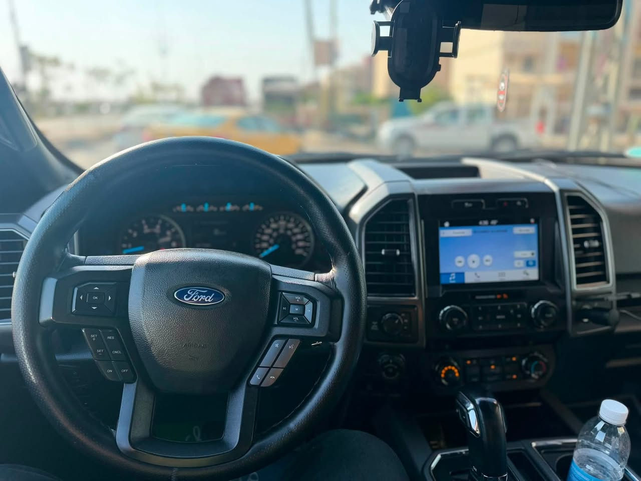 فورد f150 2020xlt للبيع
السيارة بأسمي تحويل مباشر 
عداد المسافة 41 الف 
السيارة فول مواصفات ما عدا البانورما 
رادار امامي 
كامرة دوارة 
ابل كار بلي 
فور ويل 
ثلاث انظمة قيادة 
تدفئة مقاعد 
مقاعد كهرباء 
تحكم بدواسة البريك والبانزين 
السيارة عليهة منضومة زنون خرافية
بيها كتاب تظليل 50 ب80 
مكينة V8 5000
السيارة جدا نظيفة وبحالة الوكالة
وعليها ادامة مكينة كاملة
مبدل بيهة نوزلات وبلكات وكالة
وعلية تنظيف غرف احتراق ومجموعة البانزين
دهن السيارة قبل يومين مبدل موتل درجة اولى
وبيهة داش كام اصلي تربط بالتلفون  
وعليهة برمجة سييفتي للمكينة وللكير 
:السيارة بجم كبس حادثهة فقط 2 ابواب
السيارة مال جناي واي نقص ما بيهة كير ومكينة بالكارتون  والمكينة نشطة كلش 
سعر السيارة 237 ورقة 
لاستفسار اتصال ***********
