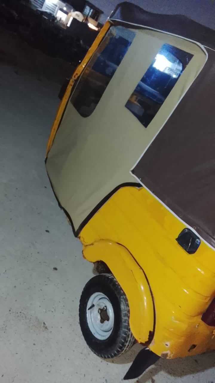 سلام عليكم هاي تكتك للبيع بيها ضربه بس لغد موديل ١٦شهر٤ كسرها حلو أمانه بدي ٢٠ مكانه ٢٠ إستوني جفتت المكينه وتجفيت مال شركه يرادلها بس كابريتر وقمجي كلج سعر ٣وبيها مجال قليل حك جيه مكاني بغداد المدينه الصدر رقم أي استفسار***********
