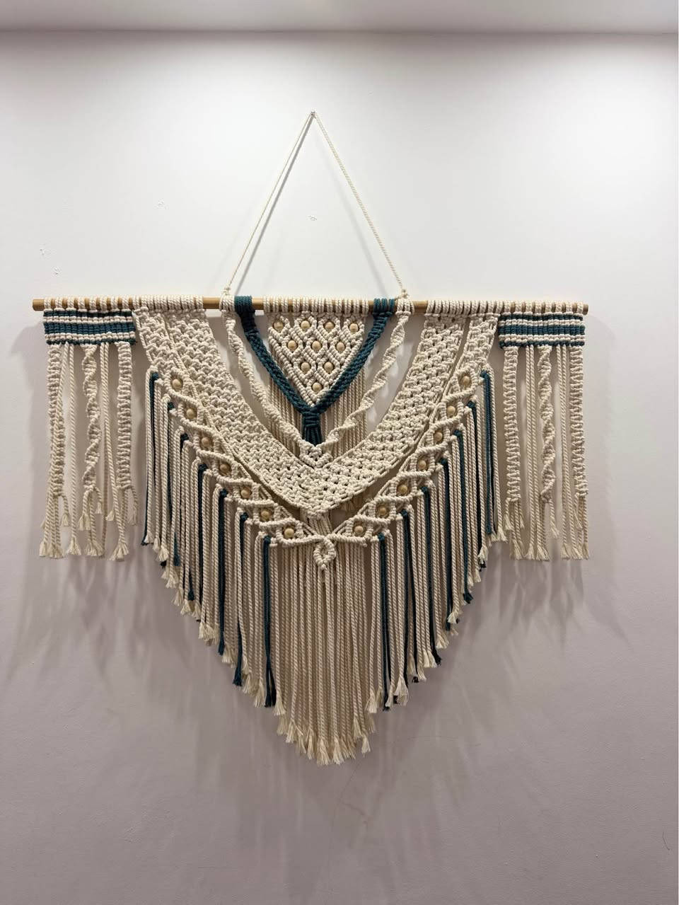 ئەم کاڵایە کامل ئیشی دەستەو مەکرەمەیە بۆ فرۆشتن ئیشی دەستە شتێکی هەتا بڵێت جوان و کوالێتیە  بە شۆرین و هەڵگرتن تێک ناچێت زۆر تازە ماوەتەوە کەم بەکار هاتوە سەر مێزیشی لەگەڵە بە هەمان کوالێتی
*********** السليمانية, العراق
