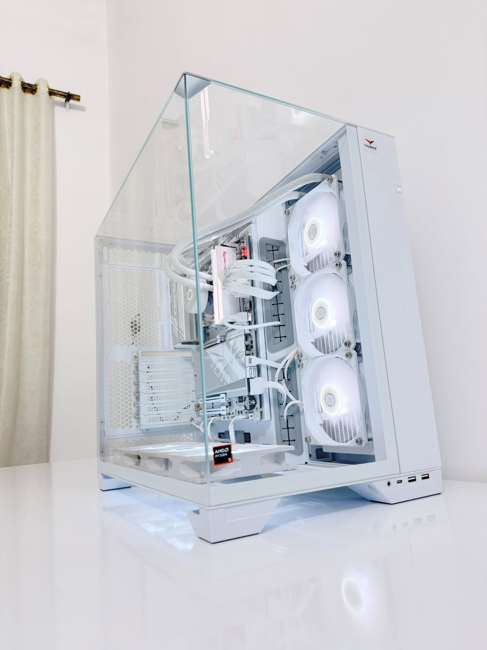 للبيع – تجميعة PC باللون الأبيض بالكامل (استخدام قليل) 🤍
المواصفات:
--- Motherboard: GIGABYTE B850 AORUS Elite WIFI7 ICE
--- Processor: AMD Ryzen 5 9600X
--- CPU Cooler: Cooler Master 360
--- RAM: G.SKILL DDR5 32GB (2×16GB) 6000MHz CL28
--- Storage: Kingston NV3 500GB M.2 NVMe
--- Power Supply: FSP Vita GM 750W White 80+ Gold
--- Case: Lian Li O11 Vision
--- Fans: Thermalright TL-C12CW-S X3
✅ استخدام قليل جدًا، والجهاز نظيف وحالته ممتازة.
💰 السعر: 2,250,000 دينار عراقي قابل للتفاوض .
للاستفسار أو التواصل، يرجى مراسلتي على الخاص. دهل اوران, واسط


**إذا كنت صاحب هذا الإعلان وتريد حذفه لأي سبب، رجاءا أرسل رسالة إلى الدعم الفني**