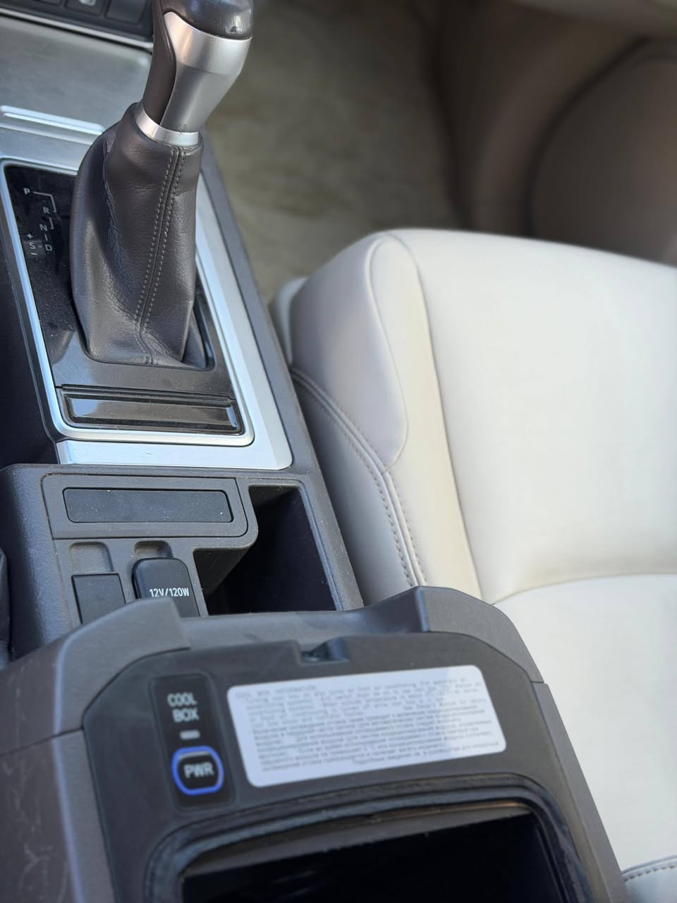 السلام عليكم
برادو ٢٠٢٣ TXS للبيع او مراوس 
كشنات جلد 
كشنات كهرباء 
سبعه راكب 
ثلاجه 
فول تحكمات  
مري شفط 
زنون 
حساس امامي خلفي 
ماشيه ٩٣ 
السعر  ٤٤٠٠٠ الف دولار 
للأستفسار  *********** 
أحمد العبيدي
