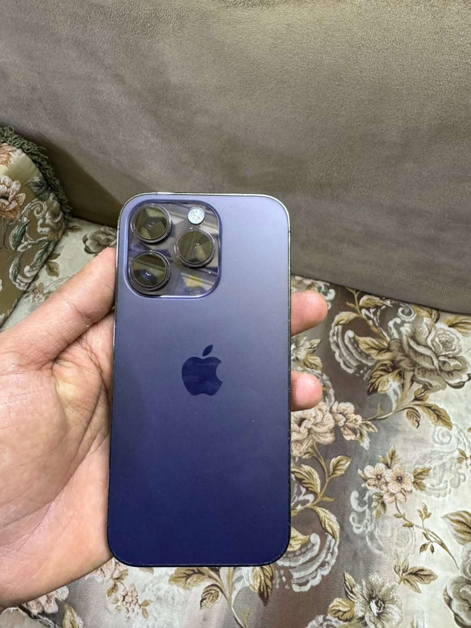 ايفون 14 برو لبيع جهاز نظيف ما مفتوح بي بس سواد بل كامره سيلفي بس *********** واتساب ماسنجر
