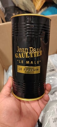 مستحضرات تجميل • مكياج