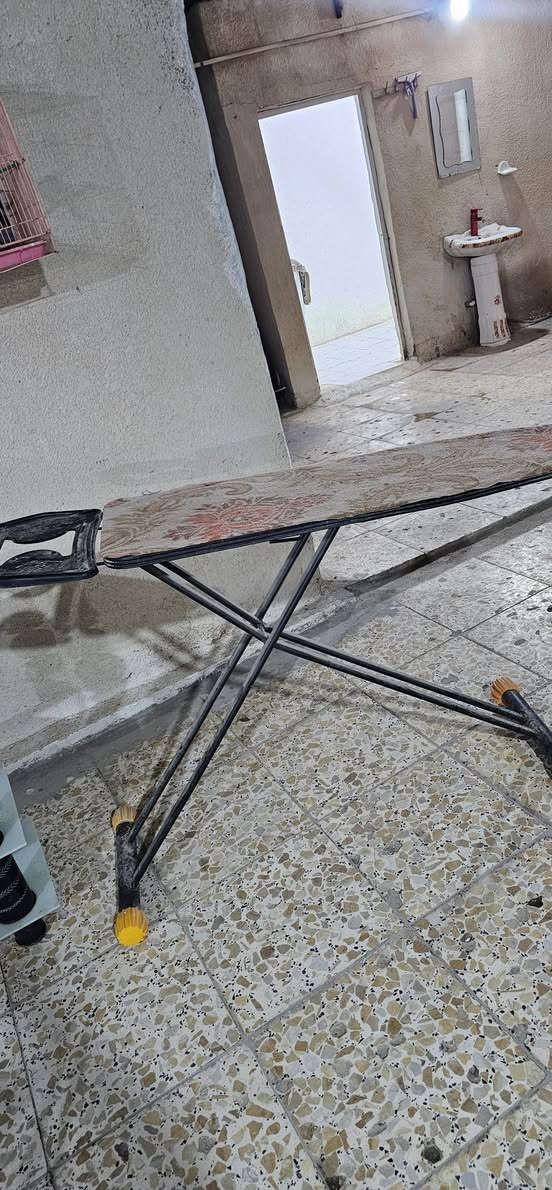ميزين بلازمه مع ميز كوي للبيع قيم السعر 40 الف المكان باب الهوئ
***********
