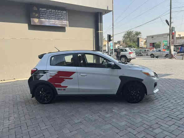 السلام عليكم 
ميتسوبشي ميراج موديل 24 وارد امريكي لون مميز ( تو كلر ) 
حادث بسيط موضح بالصور ( ايرباكات كلها سليمة ) 
ماشية 10 الاف ميل فقط . 
رقم اربيل هزة وسنوية جديدة ( وكالة او تحويل مضمون ) . 
مواصفات فول تقريباً بالميراج ( بصمة وشاشة وكاميرا وفول تحكم ستيرن و ويل كب وداخل لونين تطعيم و رادارات ومانع انزلاق وكروس سرعة وباقي المواصفات المعروفة . 
جاهزة من كلشي وجديدة بدون اي نواقص . 
السعر / 113$ وبيها مجال بسيط . 
مكان / بغداد . 
للاتصال / *********** .
