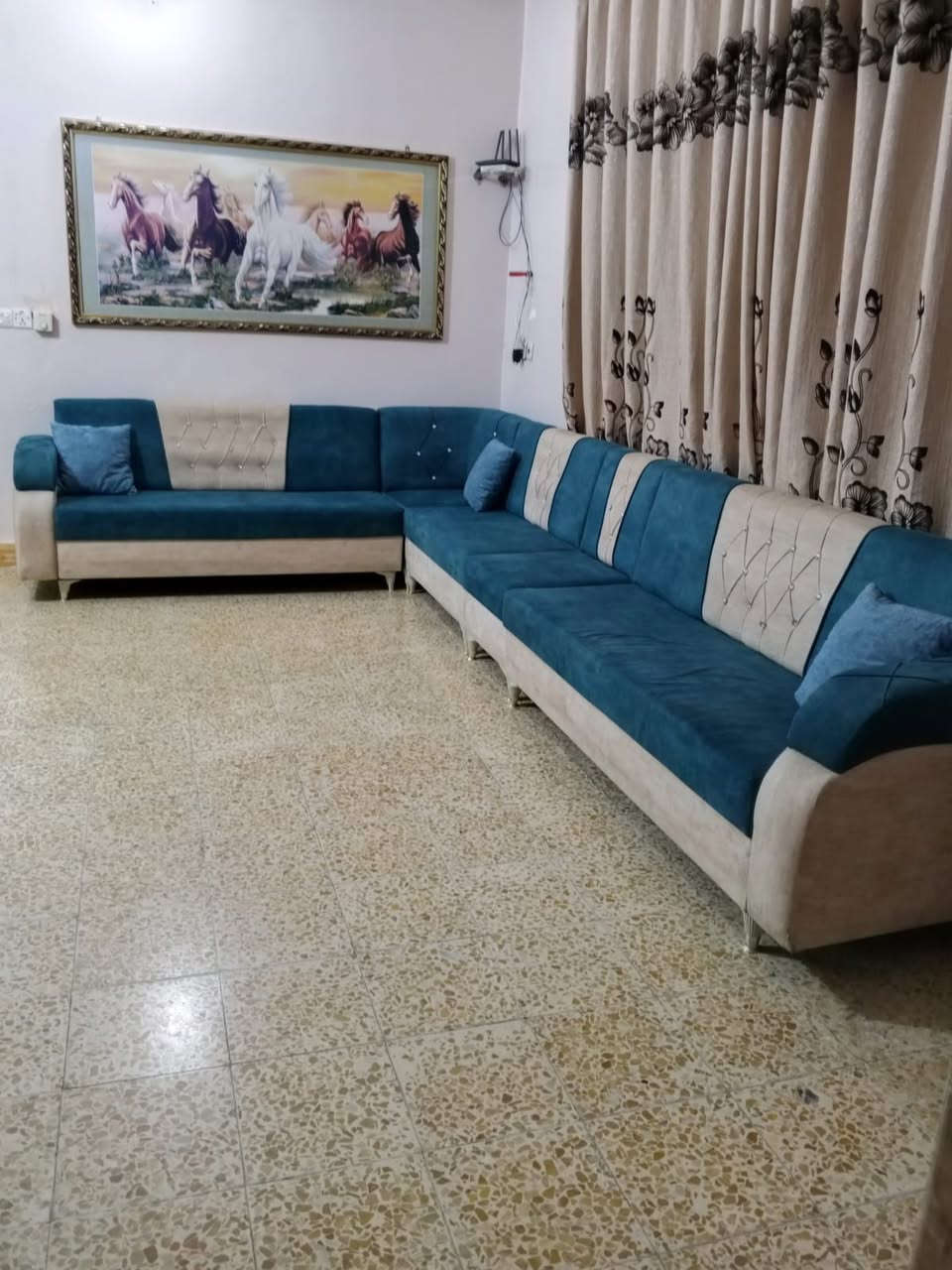 ديوان عشر مقاعد نضيف كلش سعره 250 مكاني الديوانيه حي الحضاره *********** بي واتساب
