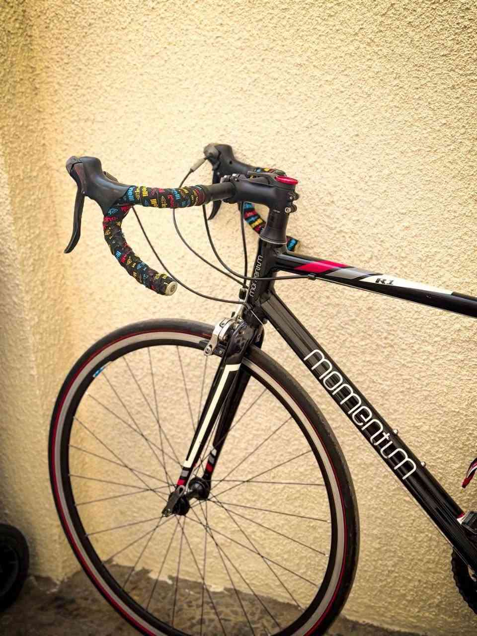 🚴 للبيع دراجة رود Momentum التابعة لشركة Giant بحالة ممتازة 🚴

✅ الماركة: Momentum من شركة Giant
✅ قياس العجلات: 28 إنج
✅ نظام الغيارات: Shimano Tourney 3×7 (21 سرعة)
✅ فريم خفيف ومتين
✅ الغيارات والمكابح تعمل بكفاءة عالية
✅ الدراجة نظيفة جداً وجاهزة للاستخدام مباشرة
✅ مناسبة للتمرين، السرعات، والمشاوير الطويلة
الدراجة جدا نضيفة 

💰 السعر: 300  وقابل للتفاوض للزبون الجاد (بيها مجال).

للاستفسار أو المعاينة راسلني على واتساب ***********
