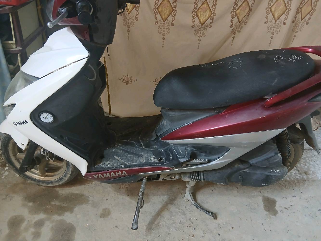 السلام عليكم سكنز لد كوري مديل ١٤ الدراجه حلوه بيه شلعه وكامله مابيه اي نقص بس الكفر وعندي مكاتبه بيه مكاني حله 