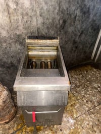 اغراض مطعم • ميز ستانلس متر ونص • قلاية ٣ مدفع