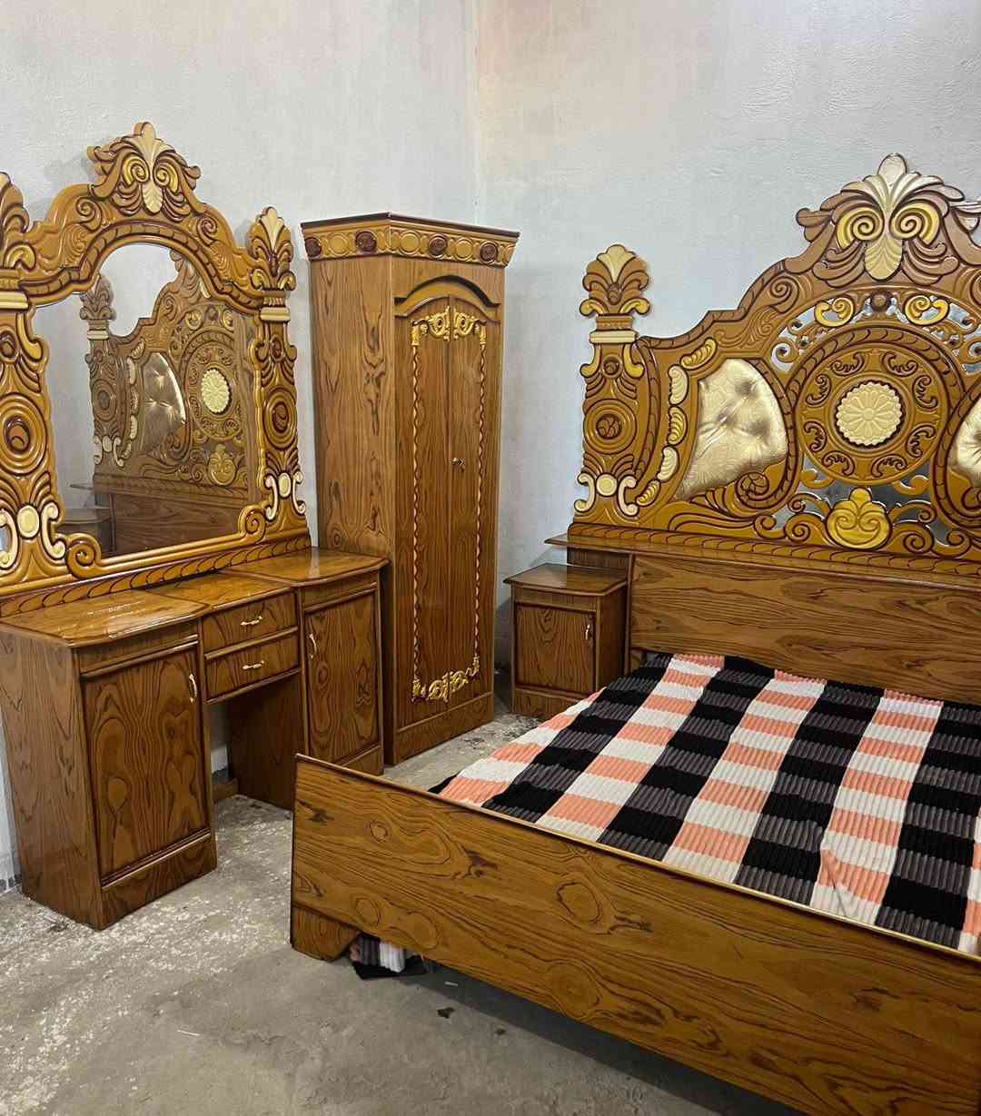 750غرفه  ست ابواب اخت الجديد مال عرسان زاويه كنتوريه وضهر جرجوبه  بغداد الحسينيه مال الراشديه وعندي توصيل   ***********
