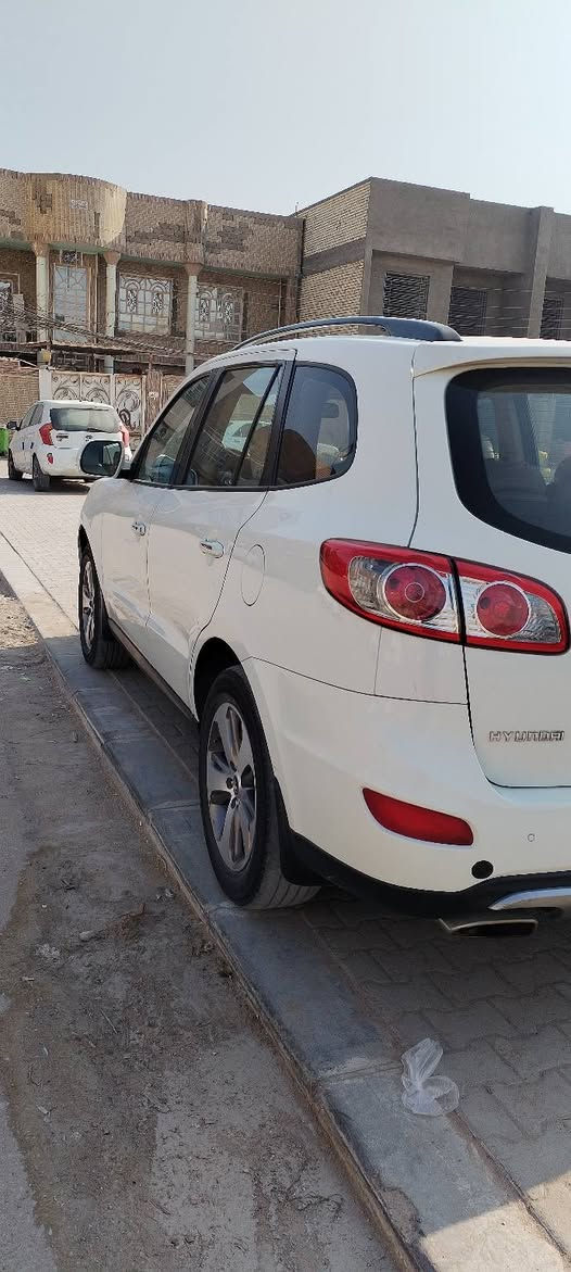 سلام عليكم سياره سنتافيه 2012 للبيع رقم اربيل الجديد سياره جاهزه من كلشي برغي ماعايزه هستوه صاعده هزه وسنويه تنتهي 2030 سياره فول مواصفات واحد عله واحد سياره بيه شبر صبغ بل بنيد مكينه 6سلندر *********** عنوان النجف حي المكرمه
