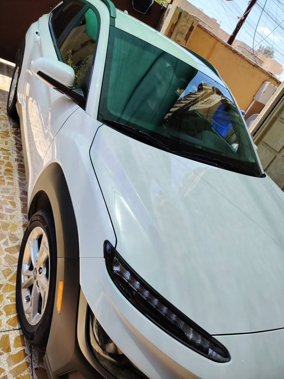 هيونداي كونا موديل ٢٠٢٣ مواصفات sel بصمة تشغيل وبصمة ابواب وباقي المواصفات المعروفه ماشي ٢٦ الف كم كم ضرر الجاملغ
 الخلفي بدون ايرباك بدون دواخل
مكانها الموصل 
التواصل على الرقم ***********
