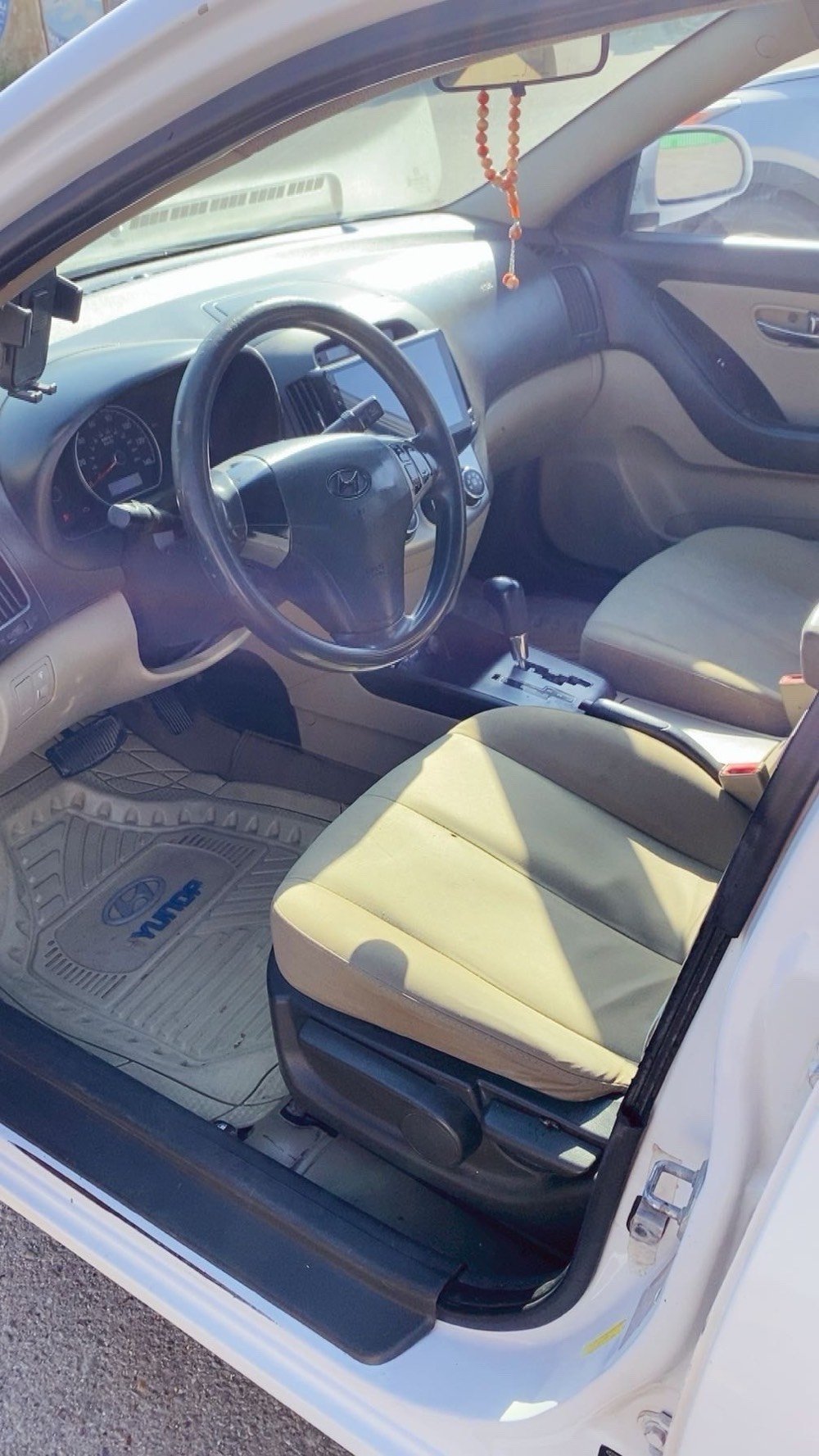 النتراء ٢٠١٠ محرك ٢٠٠٠ دوش وارد امريكي مصبوغه حزام ماعده الباب والجاملغ يلي عكس السائق حادثه جاملغ الامامي جهة السائق اللغد بي فطر قليل وتم تعميرة محرك  وكير جديد 
تدفئه تبريد جديد داخل السياره نطافه ٩٥ ٪؜ نظام يكو شغال مثبت سرعة  شاشة كامره كلة درجه اولى رقم بغداد
قفلة ٨٦ وبيه مجال بسيط 
مكاني بغداد السيدية  
*********** واتساب