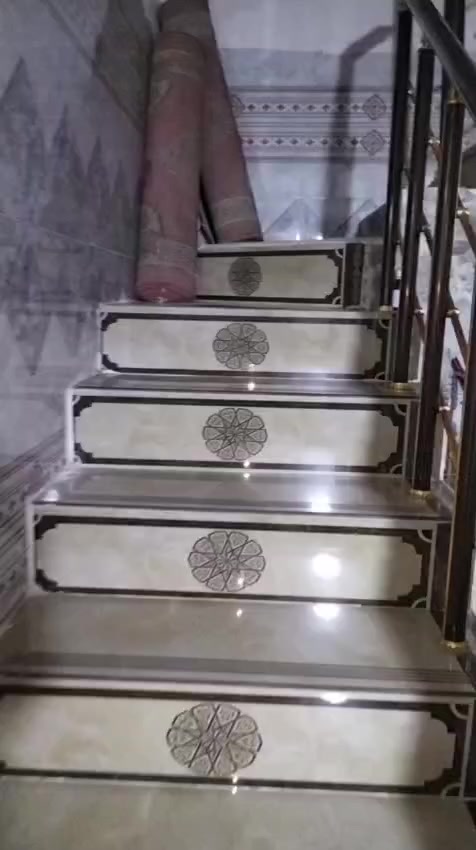 السلام عليكم بيت بحي بساتين الاول مساحه 100 متر طابق ونص 
قرب لعيادة لشعبيه ولمدارس سند اصفر بناء جديد بيت كله طابوك أساس رفت مثل مواظح بتصوير علو البيت عن شارع 
كراج مدخلين واستقبال وغرفتين نوم حولي سراميك لسكف
ورقه كهرباء حكوميه مشمول بل تمليك ثالث بيت بل فرع الجيران طيبين الشراي يتصل وبي خير ويدلل رقم هاتف ***********
