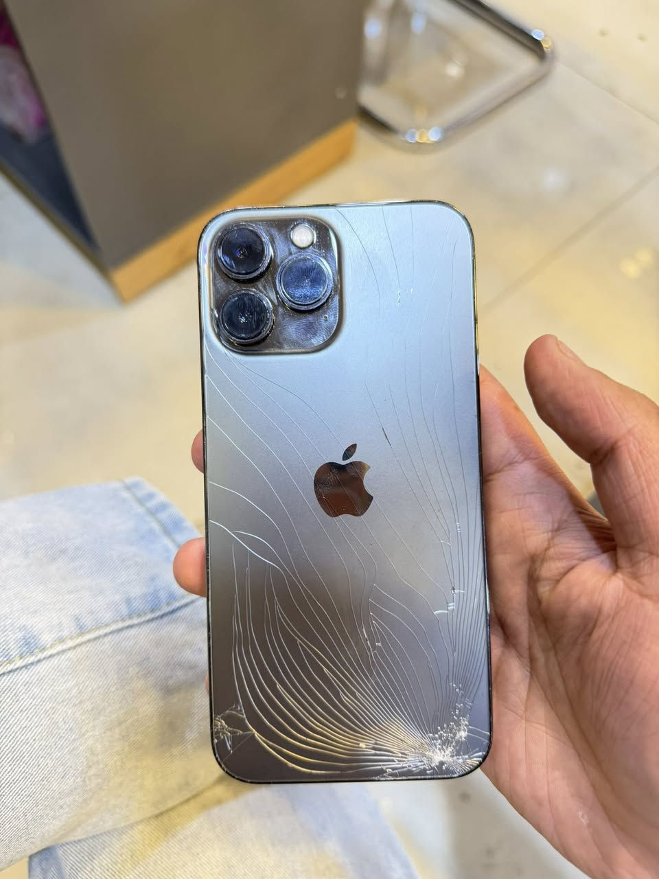 ايفون 13 برو ماكس 
للبيع الجهاز نضيف بس الضهر مكسور بدون تأثير
ب600 وبيه مجال
***********
مكاني الاسكان الصناعي
