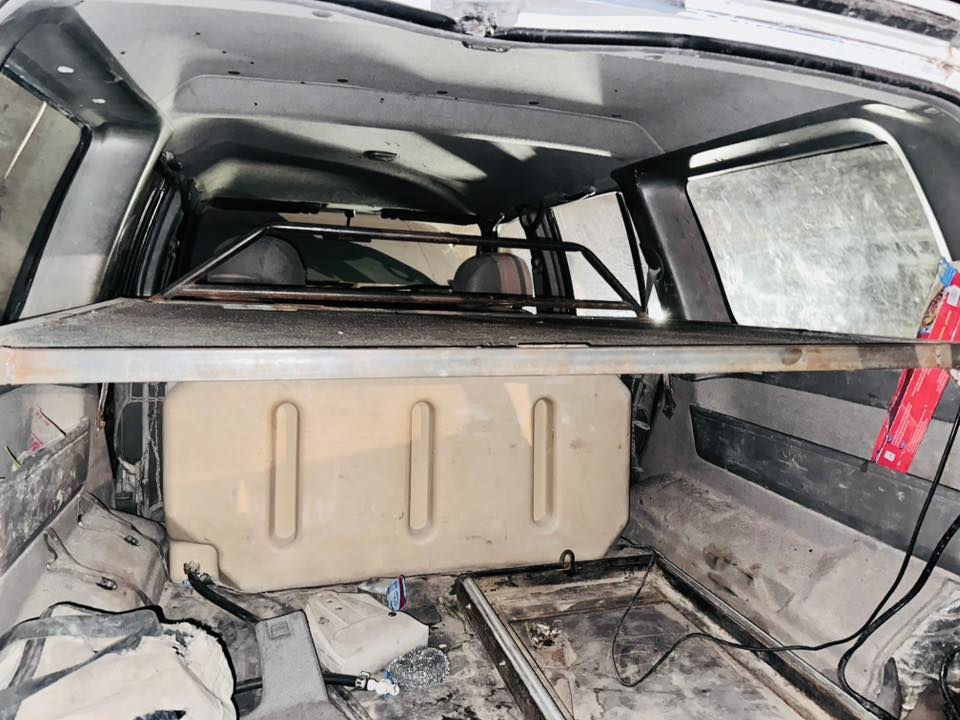 السلام عليكم غراض مال بترول للبيع  تخم دبلات ولويات استرالي استعمال قليل كلش شرط الشغل  
تانكي يصير  خلف الكشن نص ماء ونص بانزين كل قسم 80 لتر 
وكول خلفي 

المكان ميسان للاستفسار ***********
