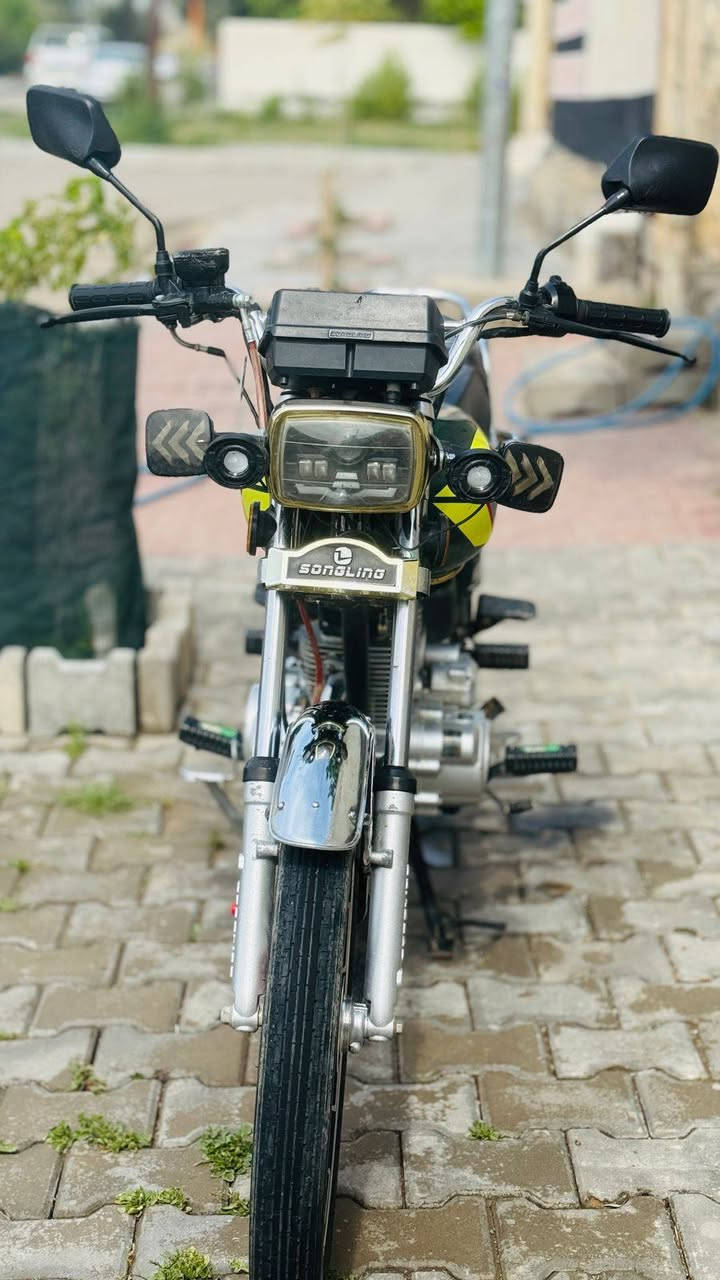 سلام عليكم شباب دراجه اللبيع خت الزيرو مديل 24 دراجه كله بلادي وكله شغاله ومابيه كل نقص والسعر 725بيها مجال مو شراي لا يتعبني رجاء هاذ رقمي ***********
