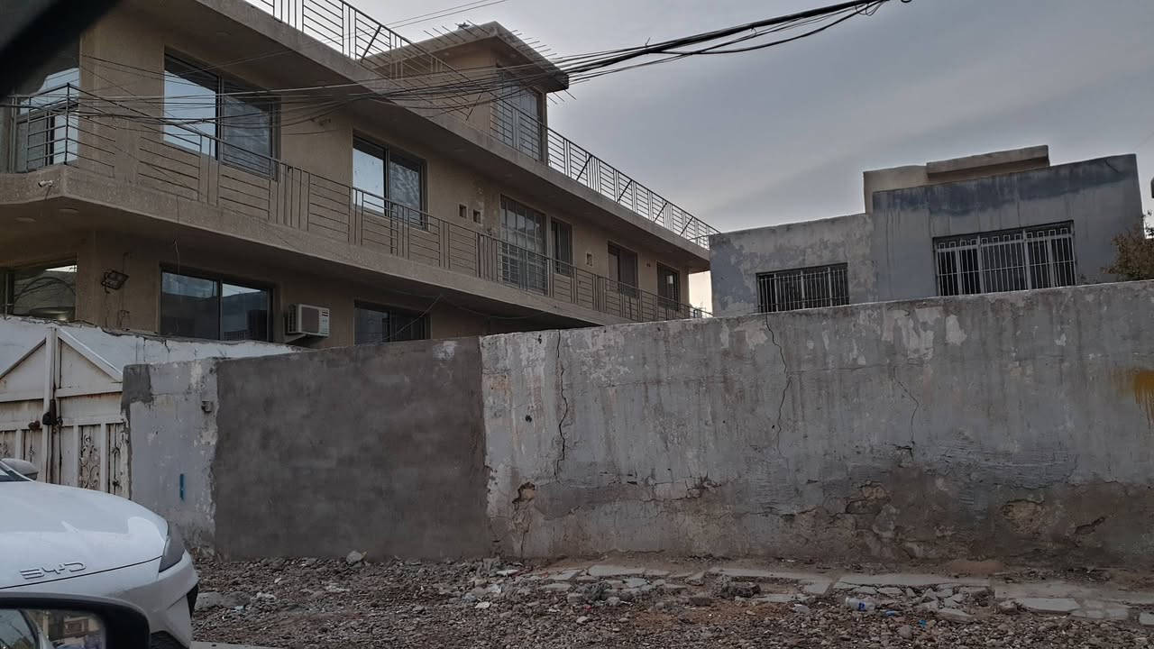 بيت قديم يعتبر ارض للبيع 
الموقع: الطالبية 
المساحة: 600 
الواجهة: 20 
نزال: 30
السعر للمتر: 3,100,000
للتواصل مع صاحب الدار 
***********
