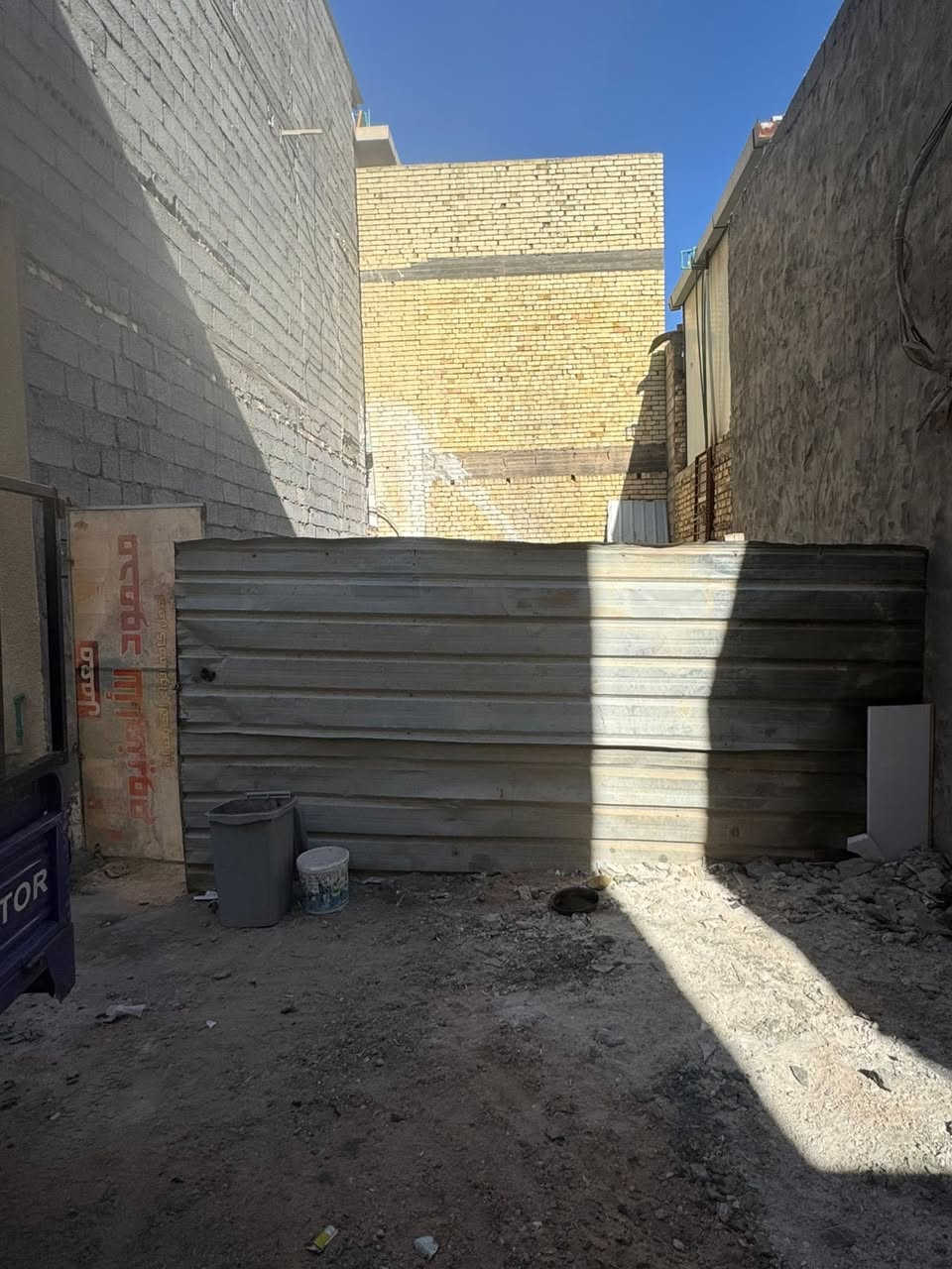 قطعه للبيع مساحه 50م  نهاية الفرع واجهيه5م نزال10م بحي النواب سند25 قريبه عل شارع العام الاتصال عل هذه الرقم ***********
