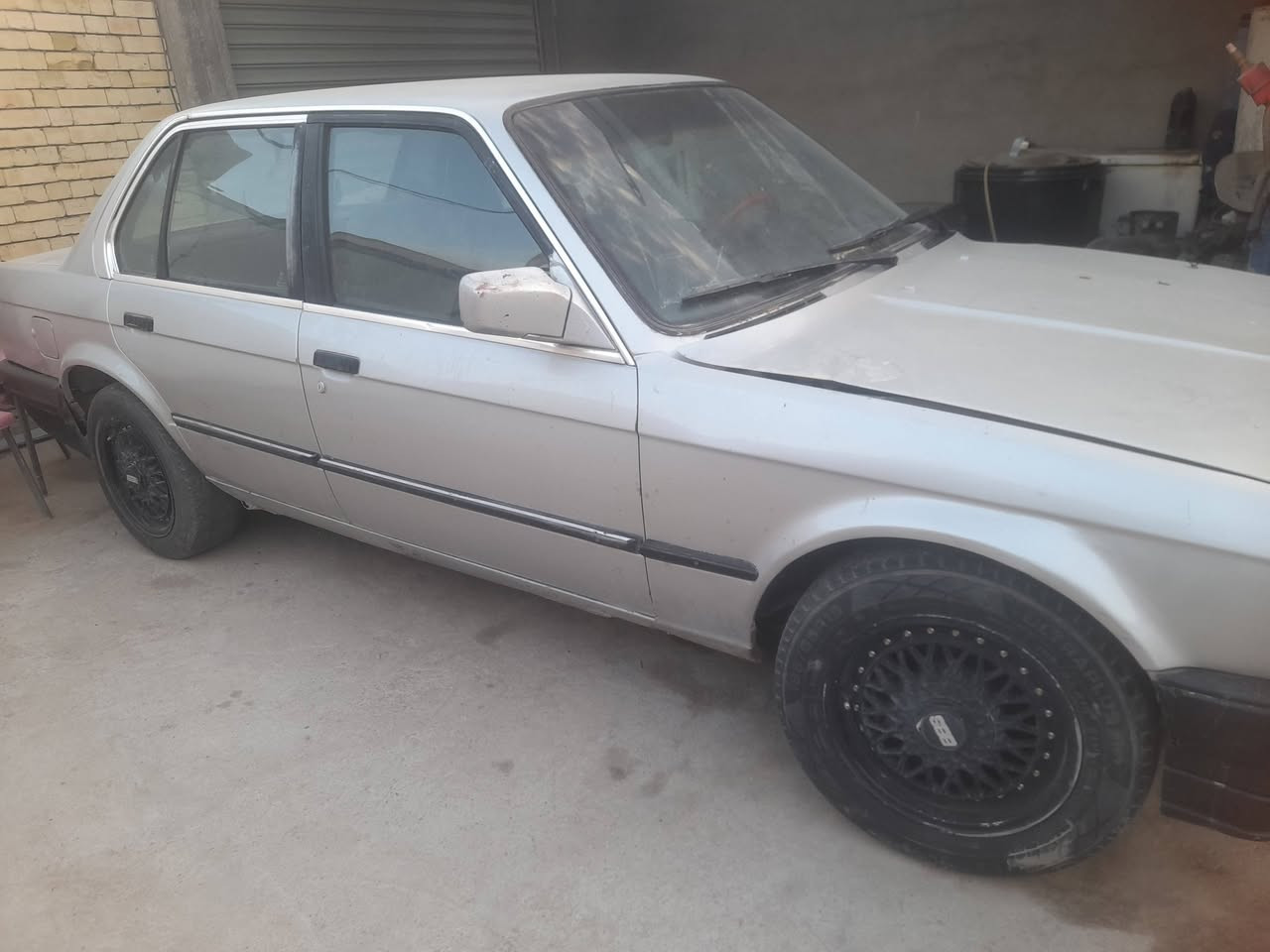 سلام عليكم اللبيع بيئم رقم بغداد حائز ثالث ألماني مكينة وكير مكفولات اتوماتيك اربع سلندر سيارة كاطعة نار سيارة نضيفة ويل كب مكان بغداد حي النصر ***********
