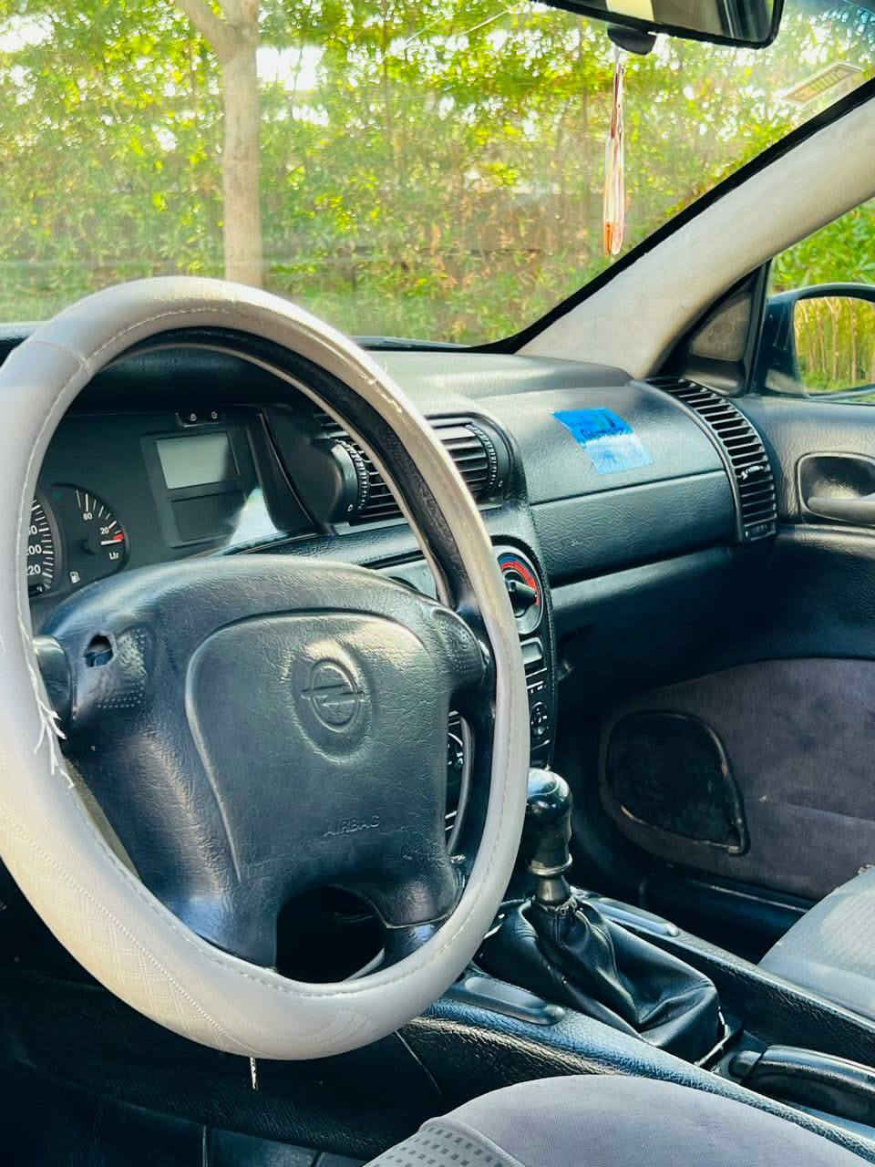 السلام عليكم اخوان مكلف بالنشر رقم صاحب السيارة ***********/***********3
اوبل بزون 
موديل 1995 
كير محرك بلاد بشرط
محرك مفتوح 
كير عادي 
رقم سليمانيه انگليزي 
شرط التحويل والوكاله 
تخم تاير جديد
صدر امامي خلفي جديد
باتري جديد
صبغ عام للجماليه بدون ضربه ومعجون
تبريد نقص غاز 
تدفئه شغال
كهربائيات كله شغاله
سياره جاهزة 
مكان السياره ديالى خانقين 
السعر 40 وبي مجال خناقين, ديالى
