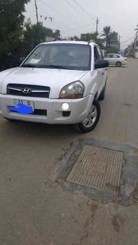 توسان موديل 2010 خليجي مكفولههة كفاله من صبغ وبارد وتبديل وضربه حتى ال...