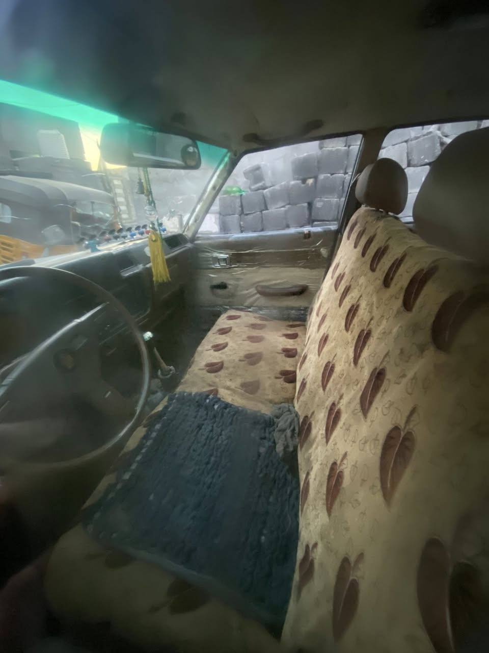 السلام عليكم كراون 82 ديلوكس مكينه وكير تي واي مكفولات تخم تاير جديد صدر نص عمر السياره بأسمي وكاله عامه اني احولك عليها غرامات 100 الف وهيئة 720 يوكعن من سعرها مكاني بغداد المعامل حي النصر السعر 25 وبيها مجال 
تواصل واتس اب ***********
