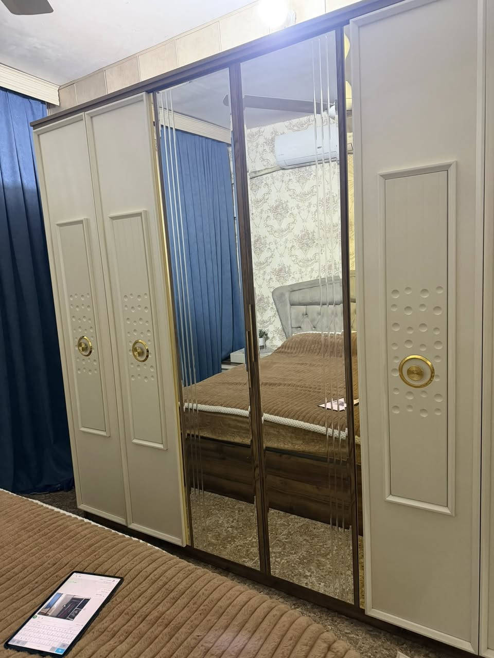 غرفة نظيفة جدا للبيع امانة
بغداد الغزالية. بسبب تغير المكان والغرفة غير ملائمة 
واتس اب للتواصل ***********
