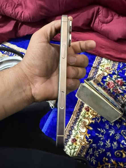 السلام عليكم 16 برو ماكس بطارية 93 مشحون 300مرة 1325.  ***********
