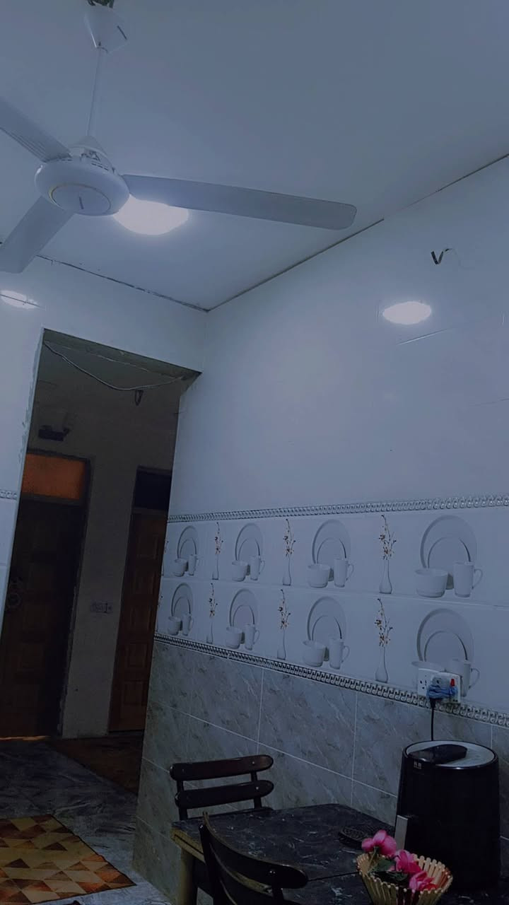 بيت للبيع 110متر طابو زراعي سند25 ماء كهربا مجاري قريب عل سوك ودكاتره مقابل عماره دفاعي يحتوي على غرفتين نوم استقبال مطبخ حمام داخلي تواليت خارجية منور وترك بنا حديث درجه اولى نقص بيتونه طابق واحد السعر 60 بي مجال كلش قليل الاتصال ***********
