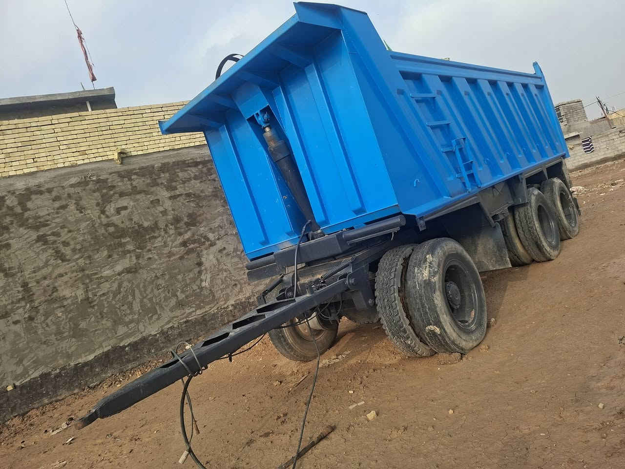 السلام عليكم للبيع عربانه جديده ذرعتها ٢٤ متر معوزه بس تايرات ***********
