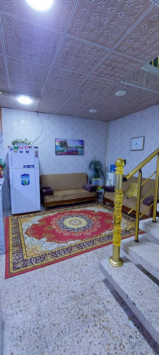 وين الدلالين عندي بيت لبيع
للبيع بيت مساحه 200متر ركن الطابق الاول استقبال مع هول مع غرفه نوم وصاله ومطبخ مع الصحيات وحديقه  أما الطابق الثاني اثنين اسويتات كل سويت يحتوي على غرفه نوم مع صاله وصحيات وبلكونه
رقم صاحب الدار  
***********
***********
