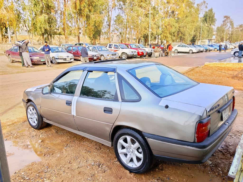 بۆ فرۆشتن..
ئۆپل ڤیکترا..
ئارمی پلاستیک سلێمانی بەشەرتی ئاڕم و ئەوەلیات و مەفرەزە..مۆدێل ١٩٩١..مەکینە ١٦ قایش پان  ..سوکان پاوەر..سلاید شوشە..ABS.
 گێڕ عادی.. تاخم ویل ئنفنیتی..چوار تایەو ویلی نوێ نوێی لە ژێرە..خایسی نیە ..گێڕ و مەکینە بەشەرت..توند و تۆلی بەشەرت.. موس و براوە بەشەرت..کارەبایی بەشەرت..گێچەکانیشی هەموو ئیش دەکات..سەیارەکە نموونەیە لە جوانی مالی دەستی دۆست و گەنجە..سعری خوار هەموو بازار 22 گەلاو کەمێک مەجال ..
بۆ زانیاری زیاتر تێل بکە..
 ژ.م ڤایبەر + واتسئاپ *********** 
 ژ.م *********** أربيل, العراق
