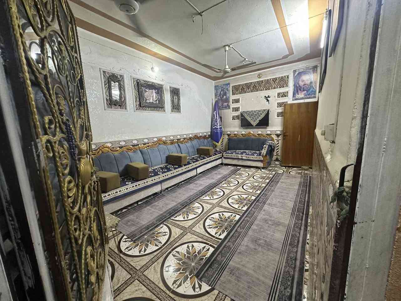 دار للبيع شارع الاطباء قرب فرن الصمون يحتوي ع
 غرفتين طابق ارضي +غرفه طابق ثاني للستفسار الاتصال علا رقم فقط ‭0773 653 1366‬
