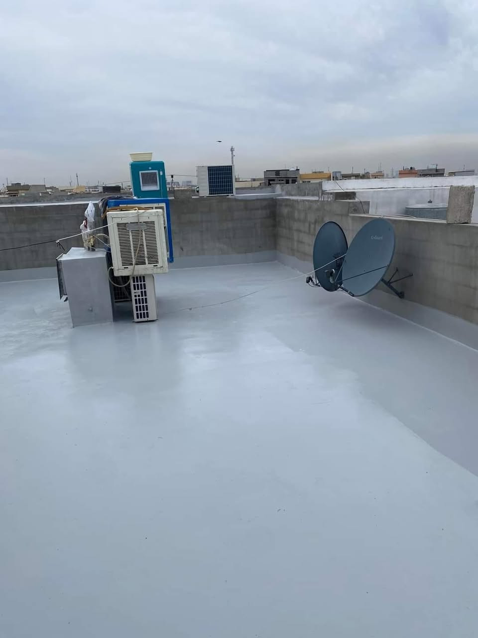 في اربيل 
(حافظ على منزلك  من الرطوبة والماء )

لباد وفلانكوت الأسطح عازل من الماء والرطوبة وعاكس للحرارة في الصيف يحافظ على السطح من العفن والتلف ويعالج التشققات وسعر مناسب وشغل درجه اولى للتواصل واتساب او اتصال ***********
